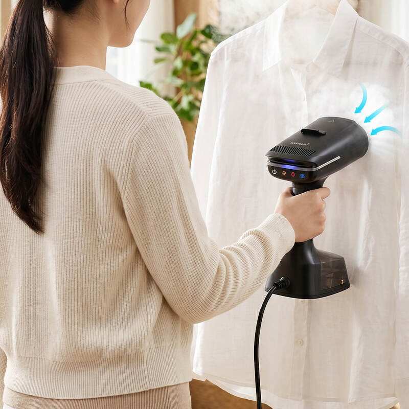 B&agrave;n Ủi Hơi Nước LocknLock H&uacute;t Vải Th&ocirc;ng Minh ENI216BLK Dung T&iacute;ch 270ml - 220-240V, 50/60Hz,1400W-M&agrave;u Đen, , large image number null